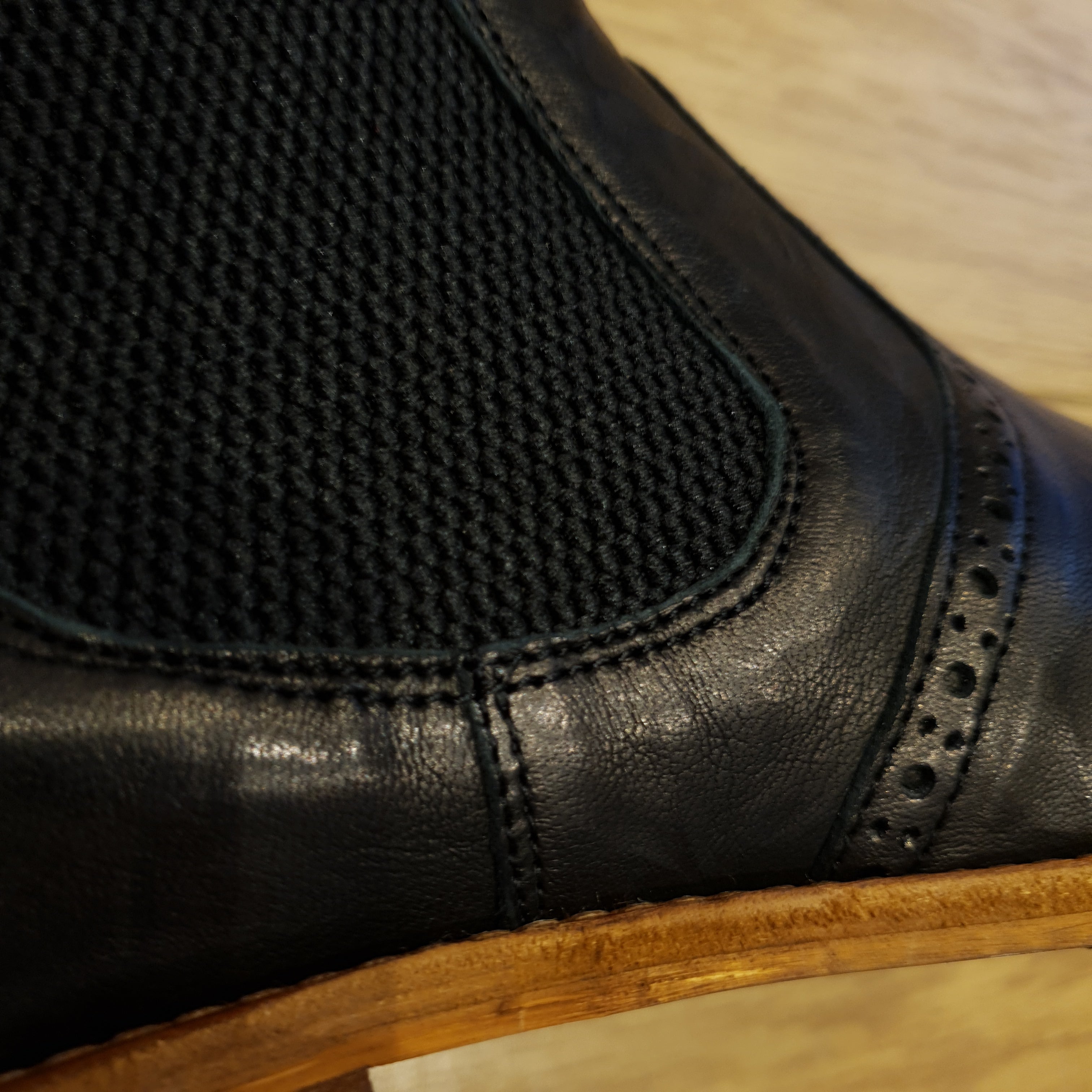 Black Leather Chelsea Boots | Lacuzzo