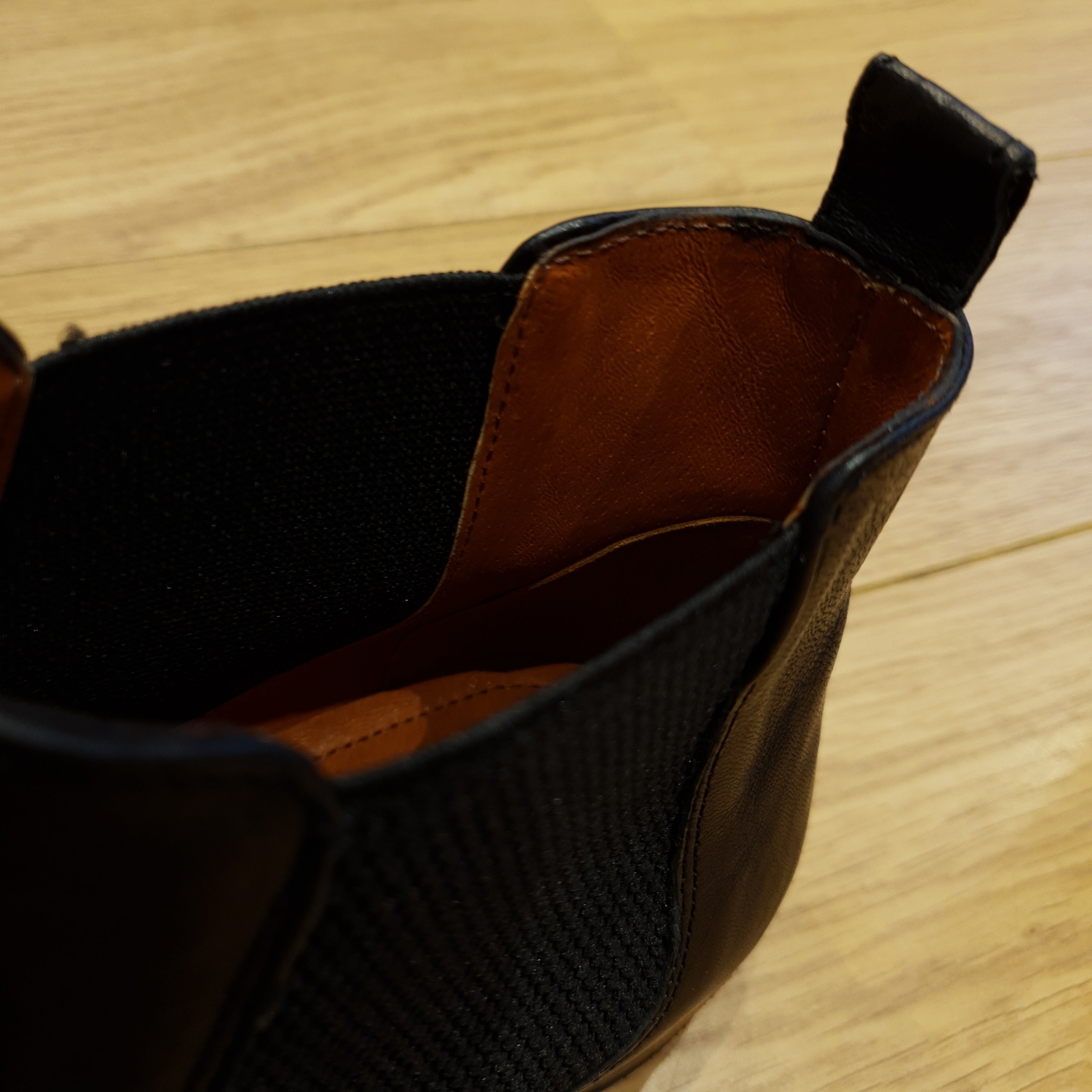 Black Leather Chelsea Boots | Lacuzzo